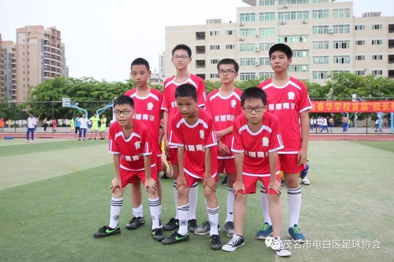 奔跑在激情的足球场上——校内足球赛的魅力